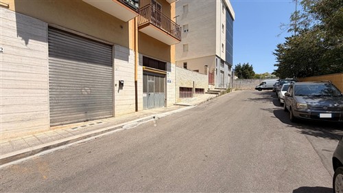 Centrale Appartamento di 3 Vani Oltre Acc. e Con Box Auto.